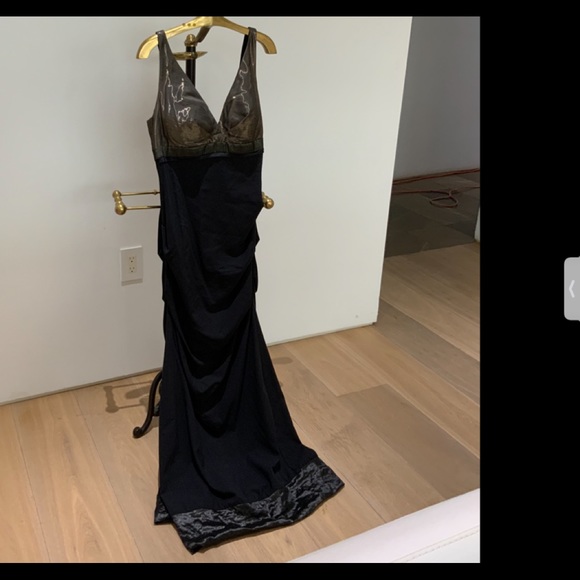Black evening gown - Picture 2 of 3